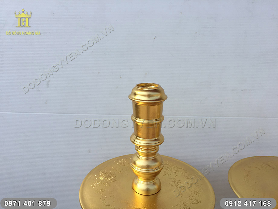 ch&acirc;n nến đồng d&aacute;t v&agrave;ng